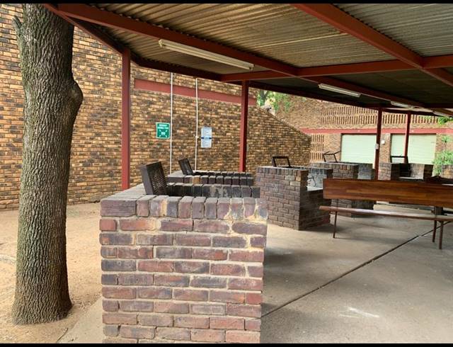 3 BEDROOM APARTMENT FOR SALE IN VANDERBIJLPARK SW 1